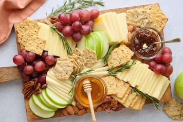 Tábua de Queijos e Frutas