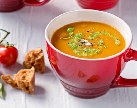 Sopa de Tomate Assado com Manjericão