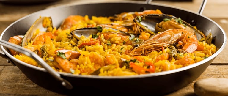 Paella de Frango e Marisco com Açafrão