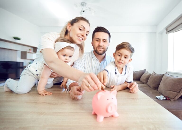Dicas de Poupança para Famílias com Crianças: 25 Estratégias Práticas para Reduzir Despesas em 2026