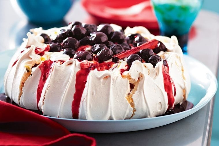Pavlova de Cereja e Frutos Vermelhos